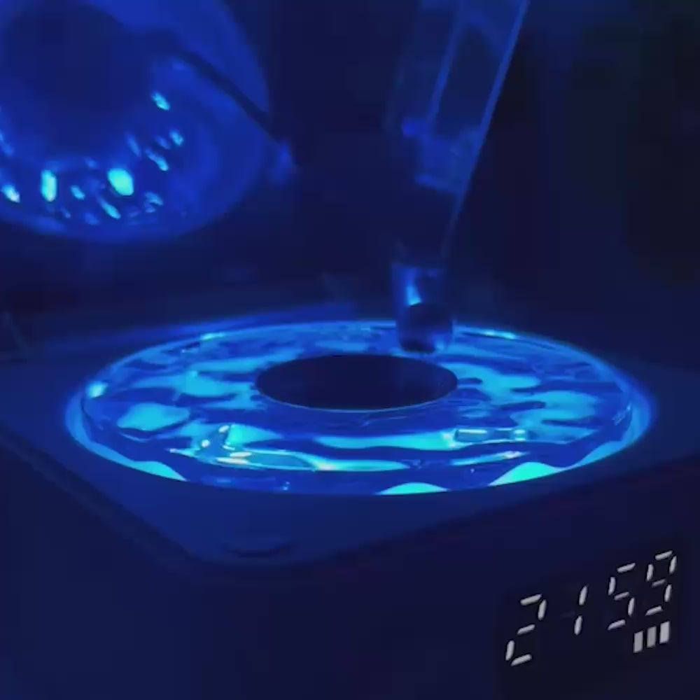 Załaduj wideo: Lumi Retro – głośnik z projektorem świetlnym